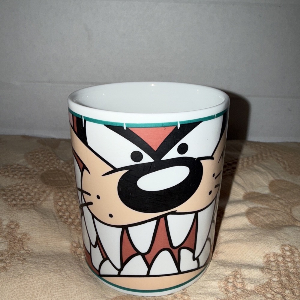 Vintage Tazmanian Devil Taz Coffee Mug Looney Tunes Warner Brothers Gibson 2002